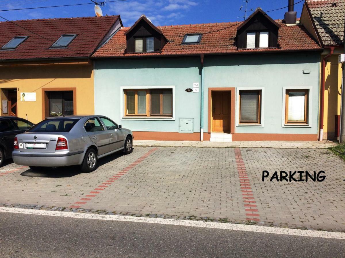 Apartman Mh Břeclav Exteriör bild